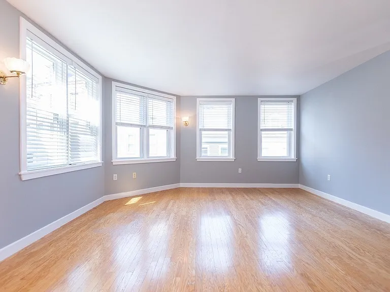 47 Harvard St #201 — Photo 5