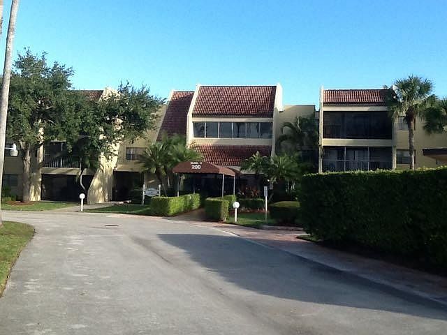1st image of 200 Lakeview Dr APT 108