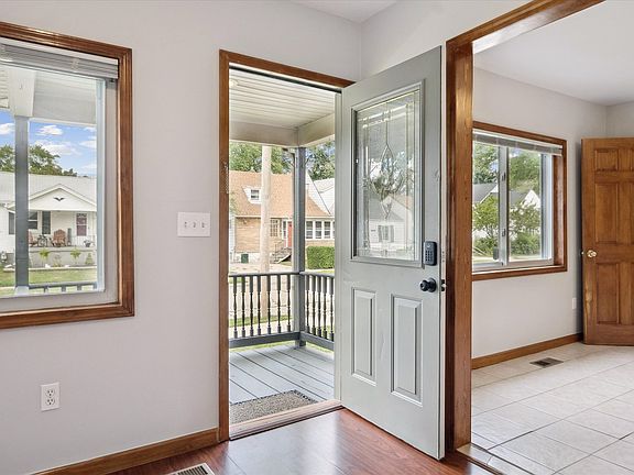 4th image of 117 W Garfield Ave