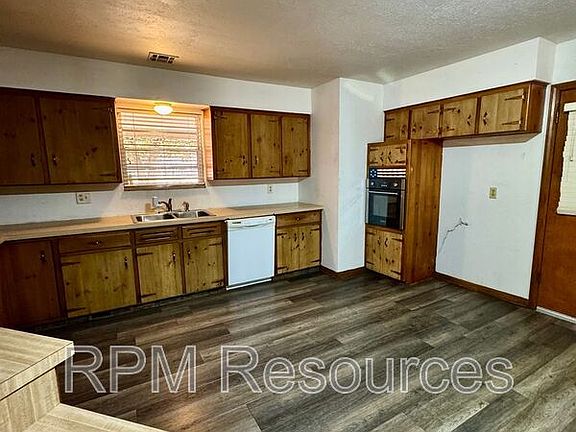 5th image of 1508 N Fordson Dr