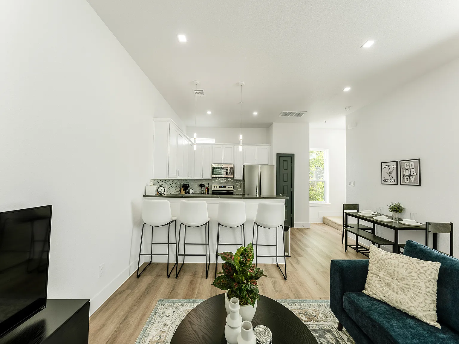 2 bed, 2.5 bath, 1411 sqft, $4,150 — Photo 4