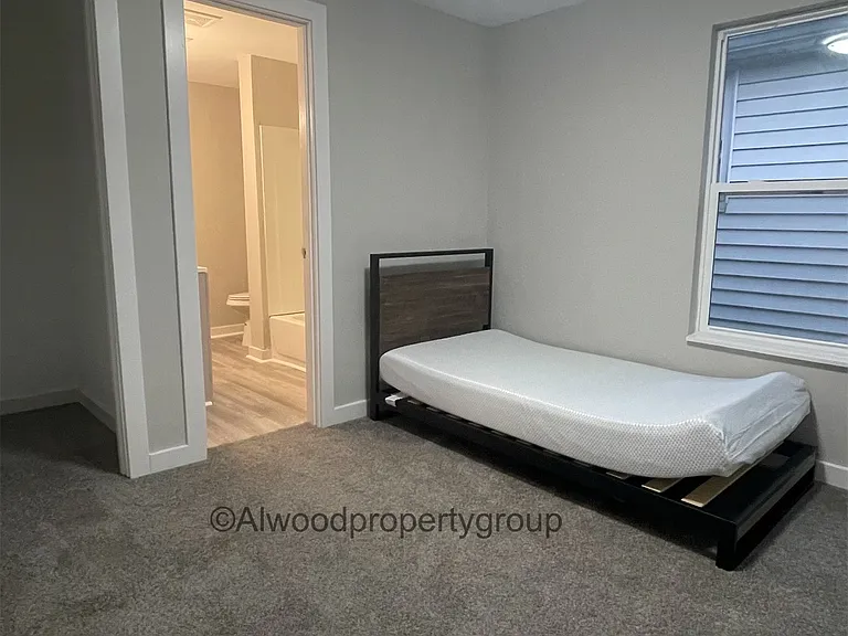 1021 S State Ave — Photo 10