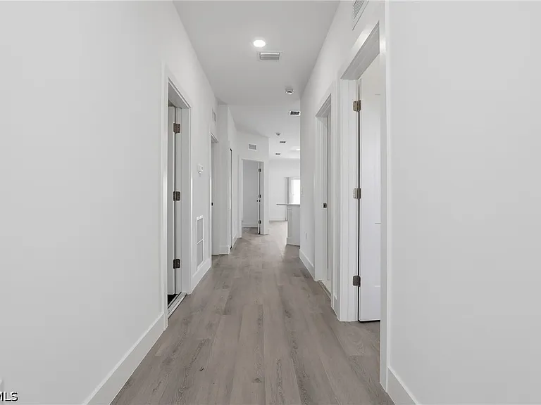 721 Ivan Ave S — Photo 9