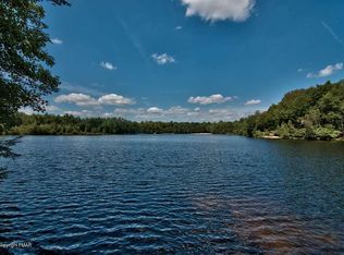 2452 Overlook Ln, Pocono Pines, PA