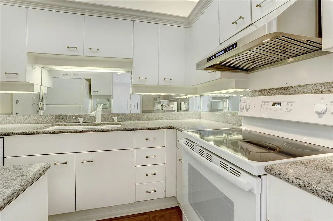 2 bed, 2.0 bath, 1294 sqft, $3,495 — Photo 2