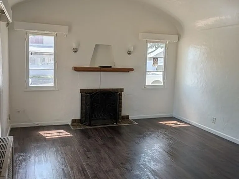 301 E Fesler St — Photo 5