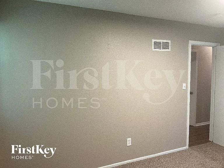 400 SW Keystone Ct — Photo 7