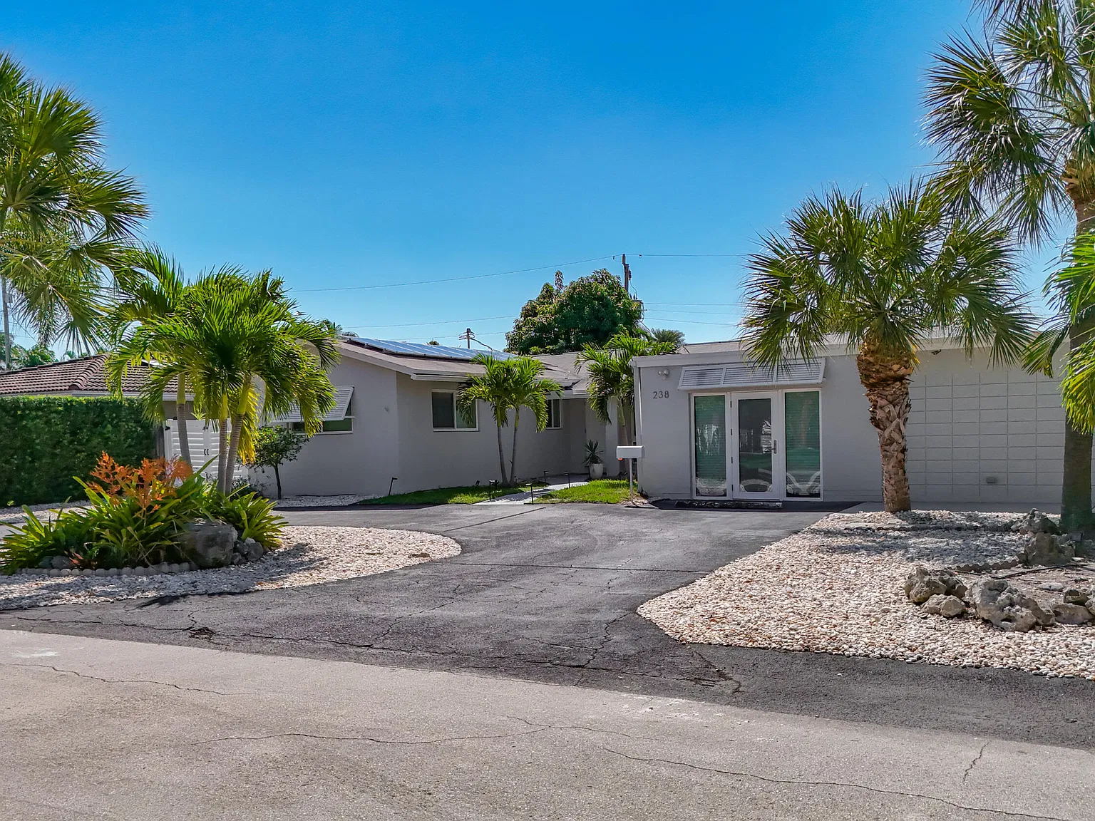 3 bed, 3.0 bath, 1634 sqft, $6,300 — Photo 4