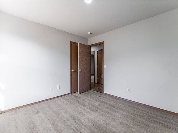4th image of 304 E Marietta Ct