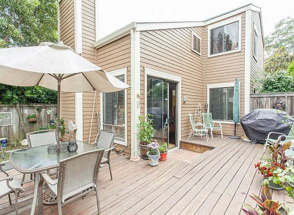 3rd image of 24 Crown Cir