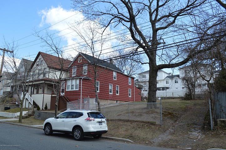 2nd image of 88 Craig Ave