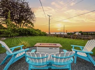 221 Elizabeth Ave, Qualicum Beach, BC V9K 1G8