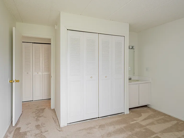 Riverside Village Apartments — Photo 38