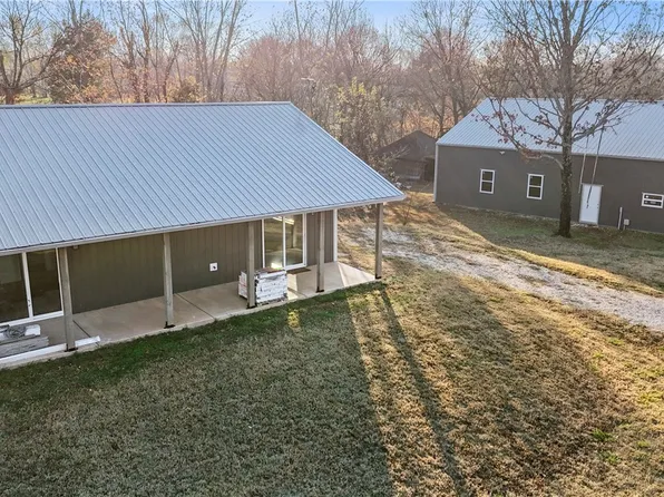 28494 3rd St, Seligman, MO 65745