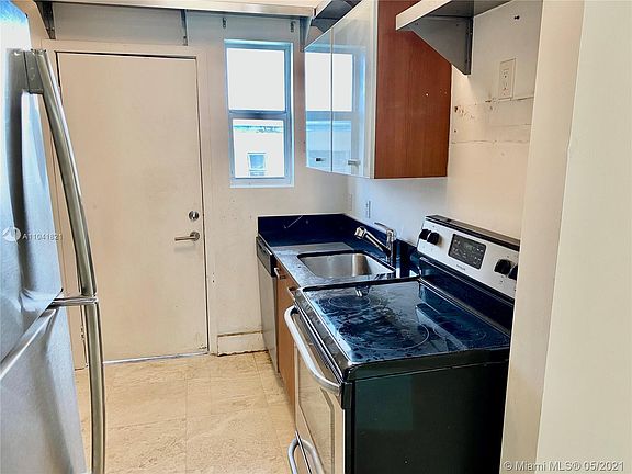 5th image of 1045 Lenox Ave APT 8