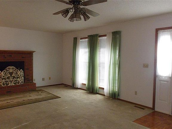 3rd image of 2612 Charlton Ln