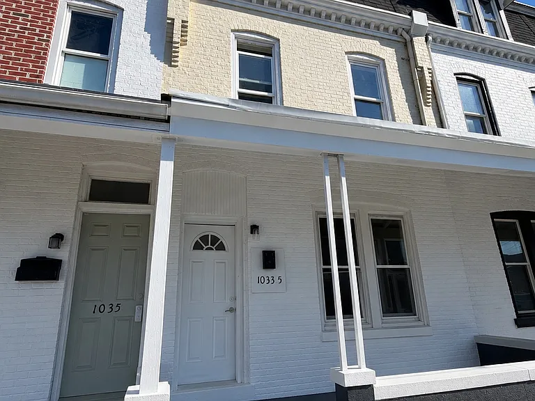 1033 1/2 W Court St — Photo 1