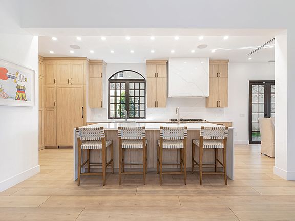 4th image of 2085 Regents Boulevard