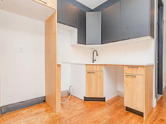 2nd image of 893 Willoughby Ave #4B
