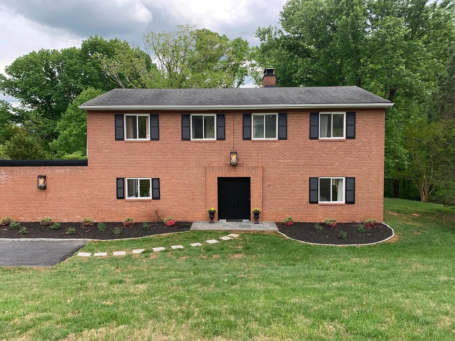 2810 Northfield Rd photo 1