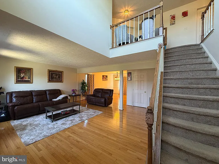 407 Tamarack Cir — Photo 5