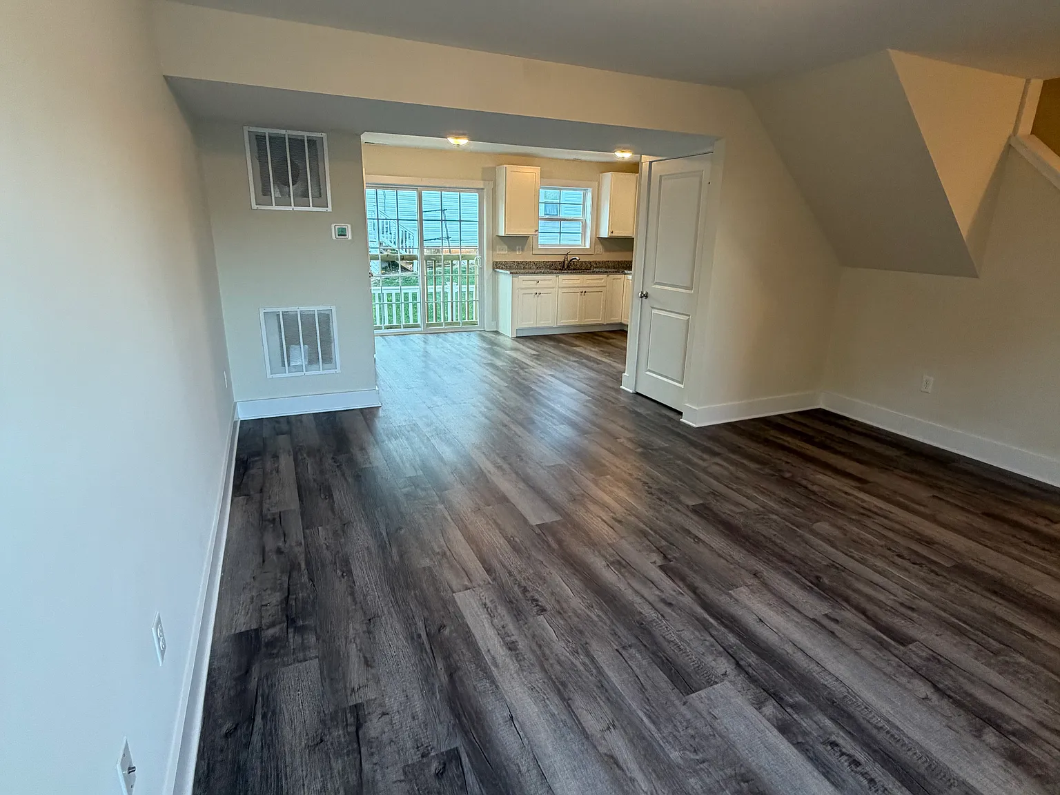 3 bed, 1.5 bath, 1250 sqft, $1,395 — Photo 4
