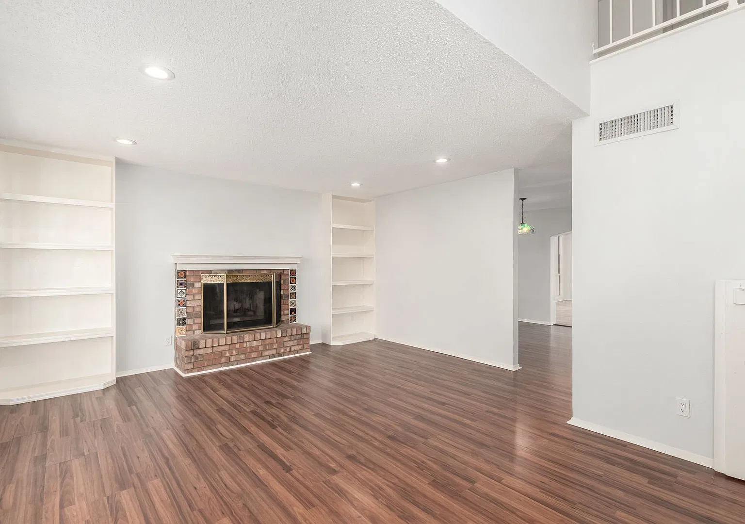 Inviting 4-Bedroom Home in Chandler! — Photo 3