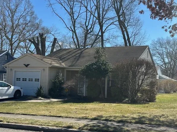 195 Canterbury Drive #195, Ridge, NY 11961