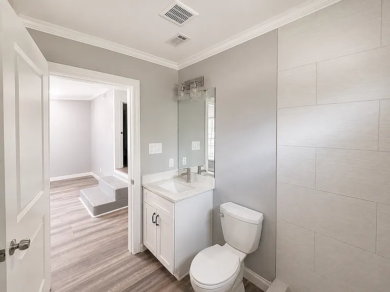 1306 Locust St — Photo 13