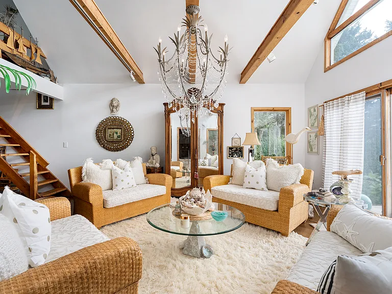 529 Peconic Bay Blvd — Photo 6