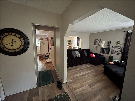 4th image of 46 Elgin St