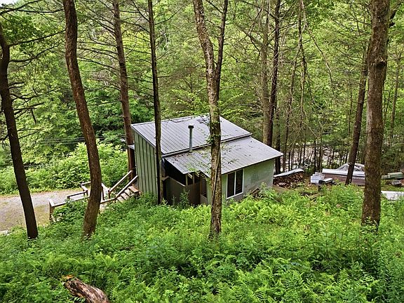 2nd image of 93 Pond Brook Rd
