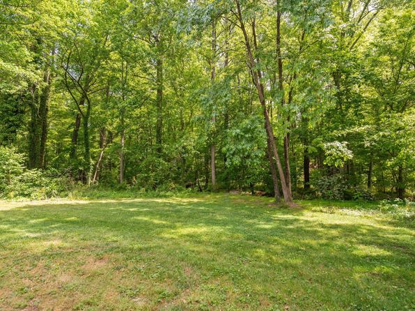 104 Planetree Ln, Cary, NC 27511