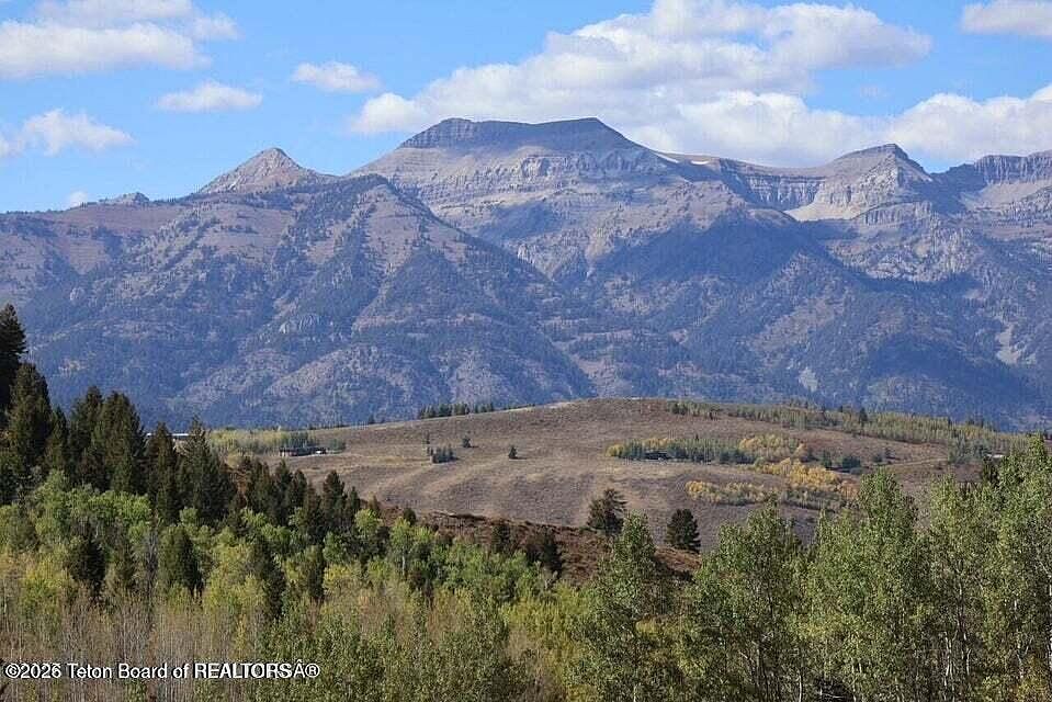 1st image of 405 W Saddle Butte Dr