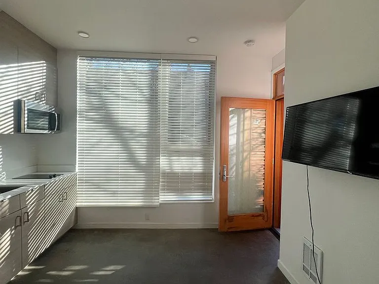 55 SW Wall St #5A — Photo 5