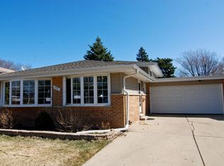 591 S Mount Prospect Rd, Des Plaines, IL 60016