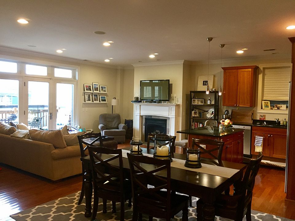 1st image of 2757 N Lincoln Ave APT 205