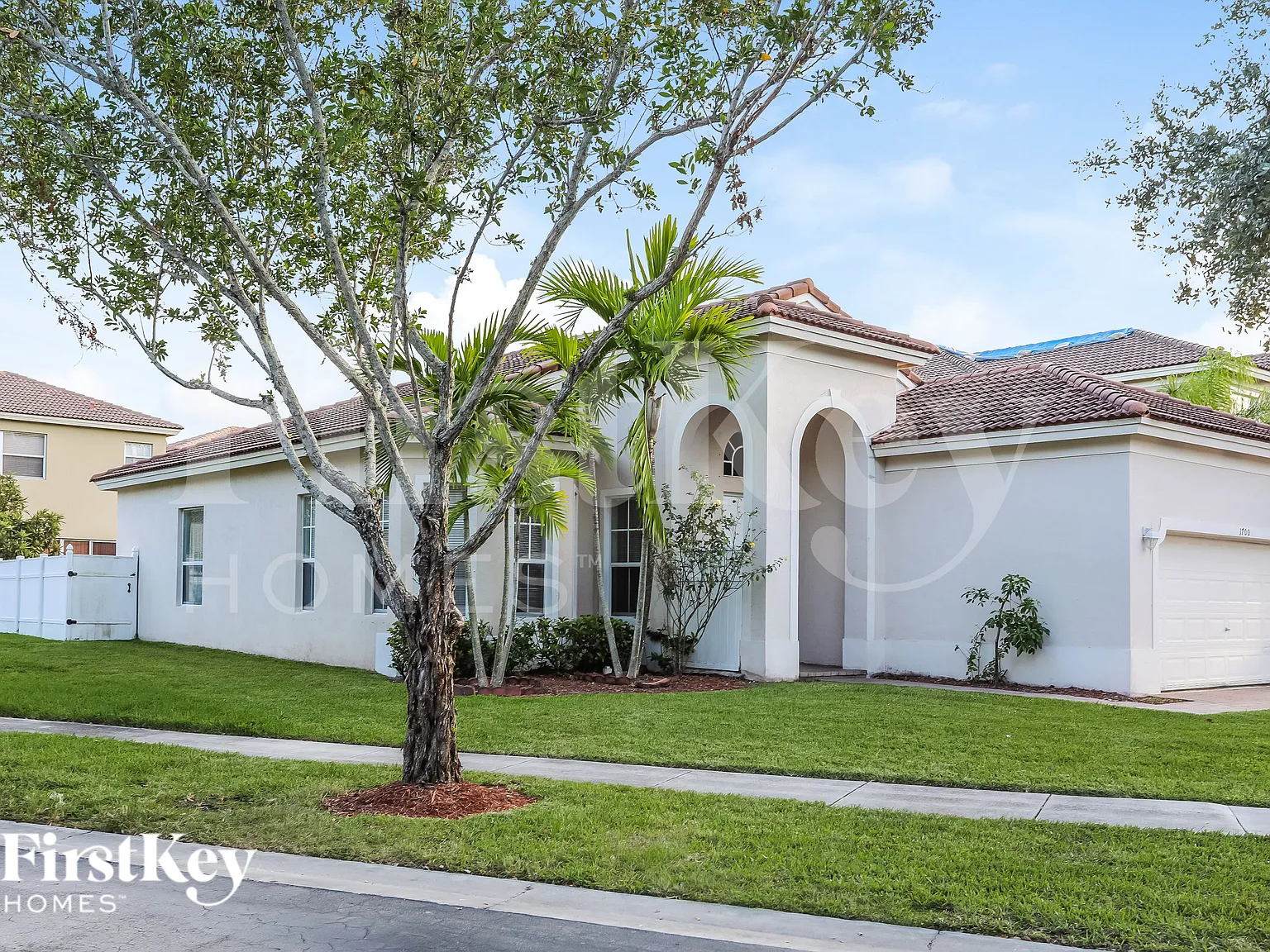 4 bed, 2.0 bath, 2090 sqft, $3,390 — Photo 2