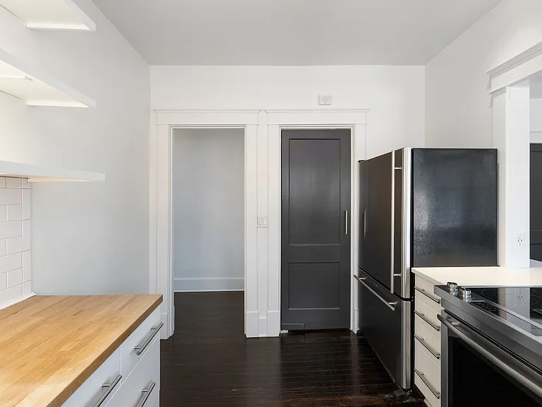 943 Russell St #D — Photo 6