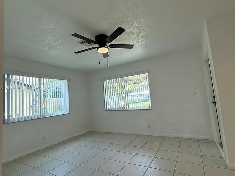 6510 SW 49th St #2 — Photo 8