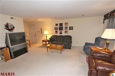 3rd image of 919 Claytonbrook Dr APT 1
