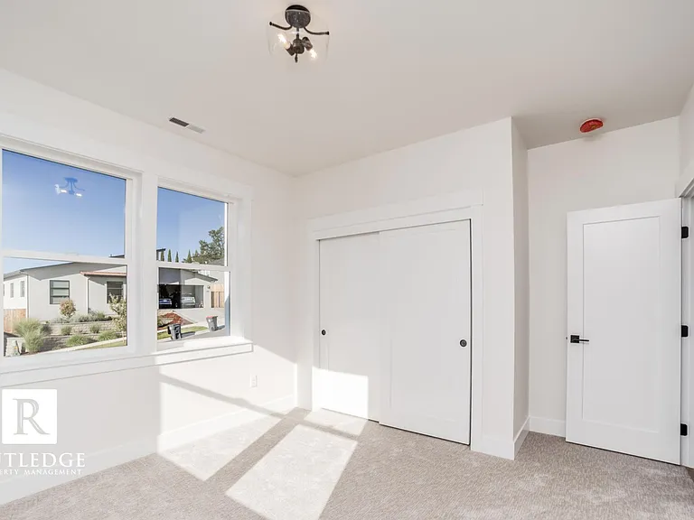 3282 Sky Way — Photo 20