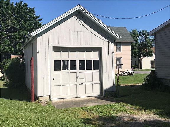3rd image of 60 Lincoln Ave