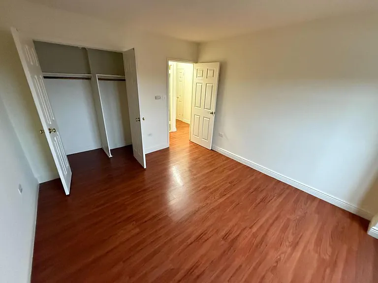 80 Guion Pl — Photo 7