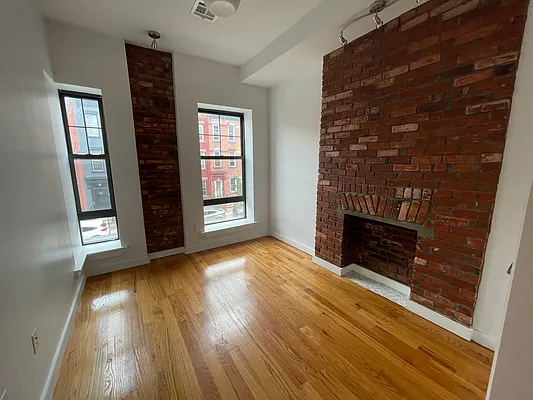 Rented by Greenrock Management | media 30