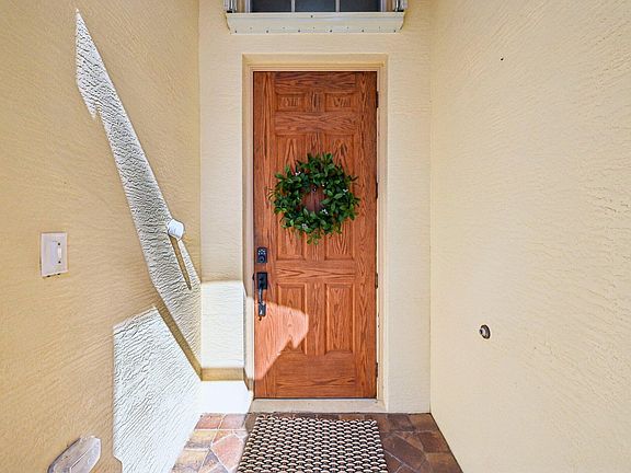 3rd image of 6364 Lennox Lane