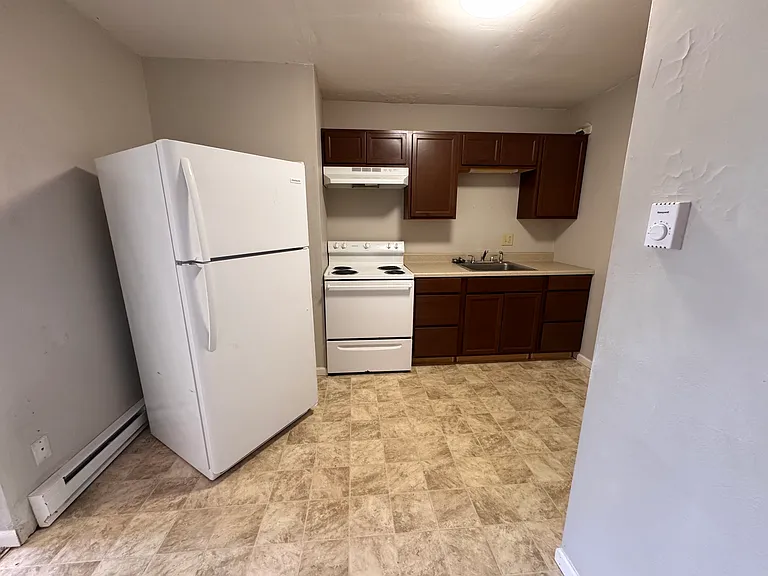 412 S Poplar St — Photo 7