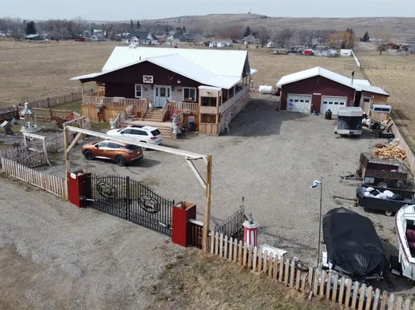 51 NE 2nd St E, Hill Spring, AB T0K 1E0