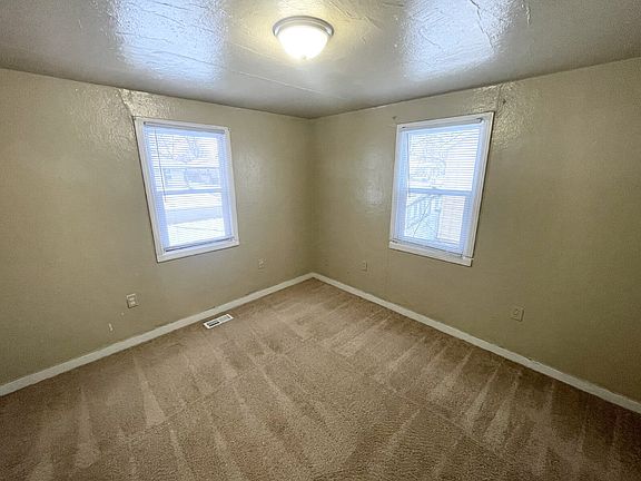 5th image of 2037 N Luett Ave
