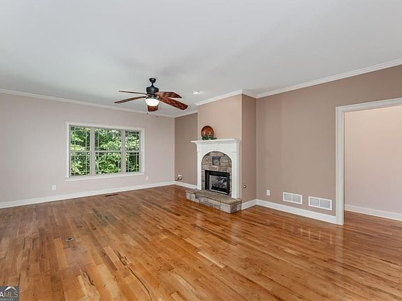 4th image of 1158 Bailey Rd SE